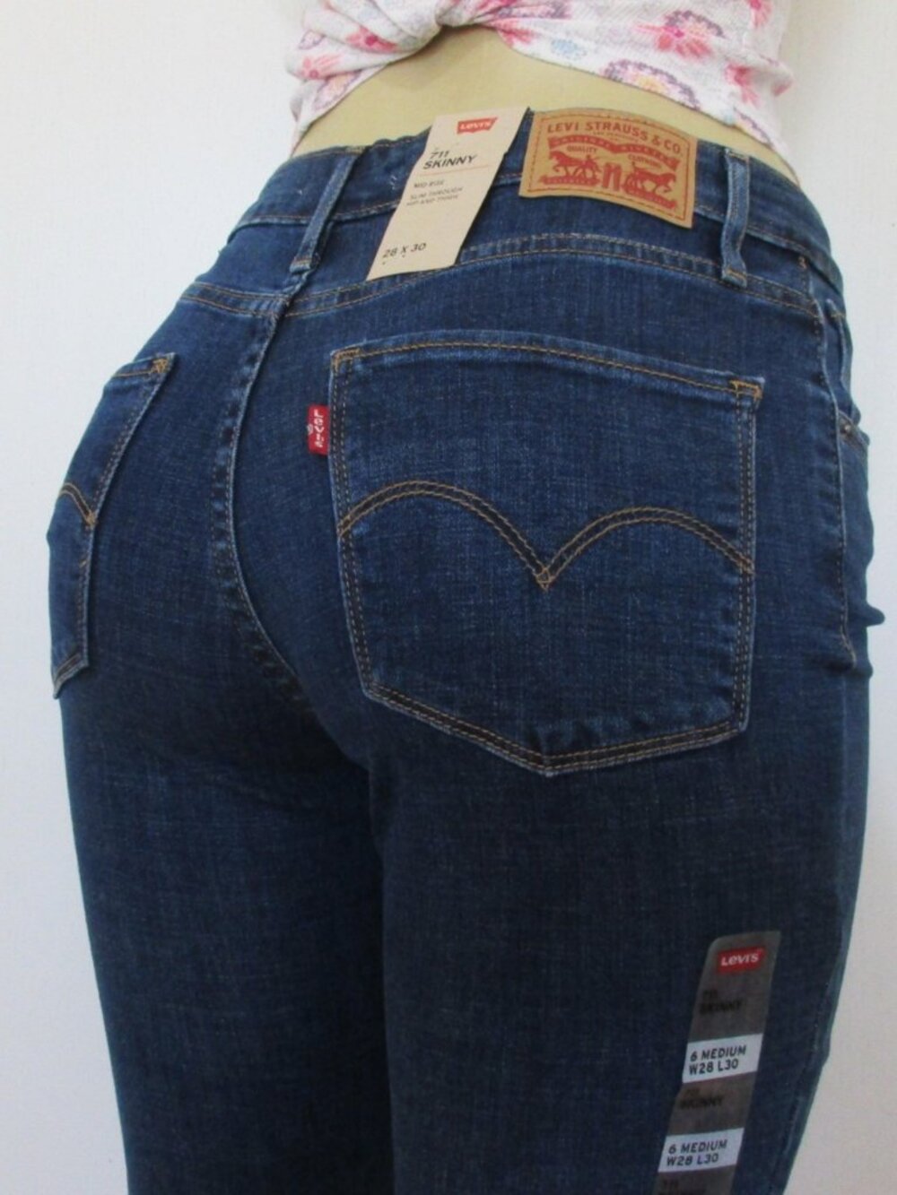 New LEVI'S Size 28 Jeans 711 Skinny Mid Rise Denim